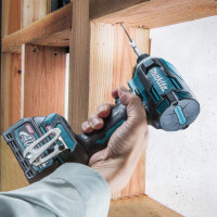 XGT MAKITA 40V AKUMULATORSKI UDARNI ODVIJAČ 40V, 210NM TD001GD201